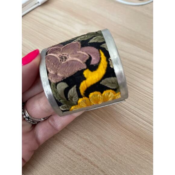 Light Pink Flower Embroidery Cuff Bracelet - Picture 3 of 5